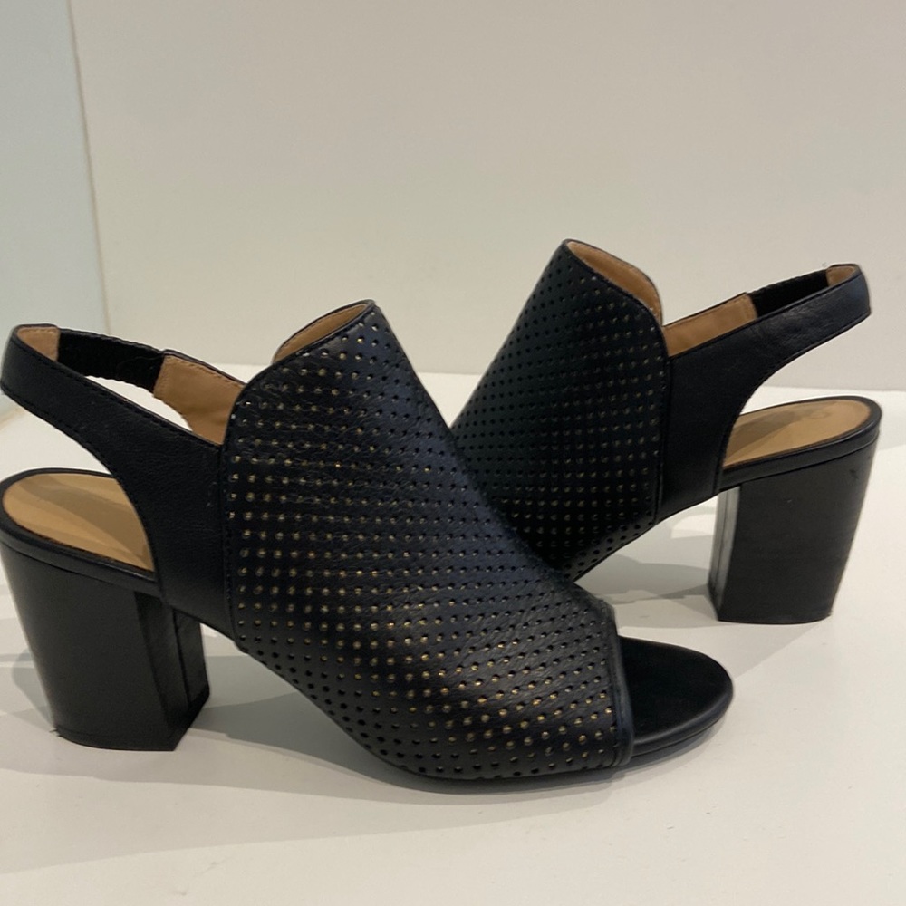 Gorgeous Geox Respira Open Toe Black Leather Sandals. Size 38.